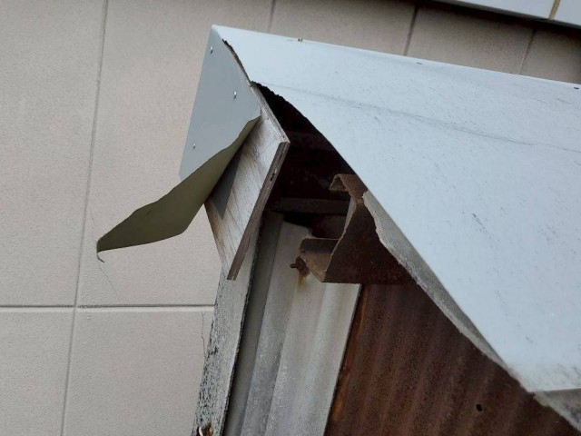 棟板金　めくれ